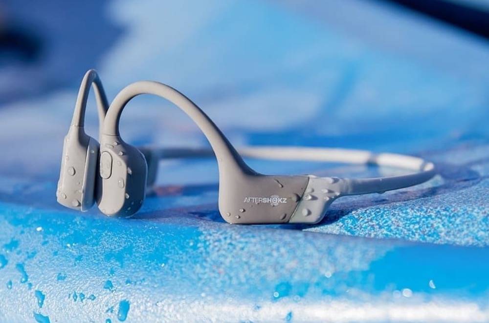 AfterShokz - Auriculares de conducción ósea inalámbricos de titanio con  tiras reflectantes brillantes Gris pizarra