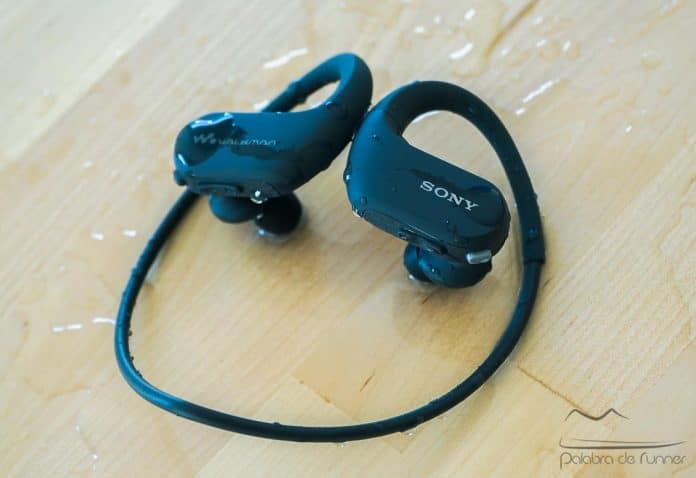 Reproductor MP3 Deportivo Color Negro Sony Walkman NWWS413 4 GB, Resistente al Agua Salada y Altas temperaturas 