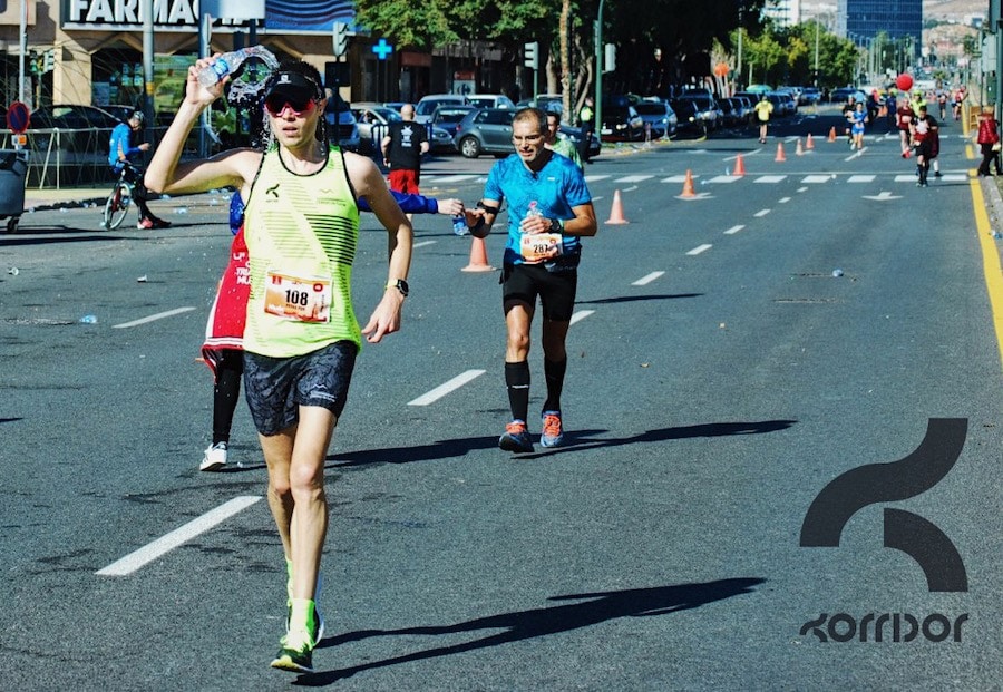 Material para Maratón todo lo que uso: zapatillas, geles, reloj y