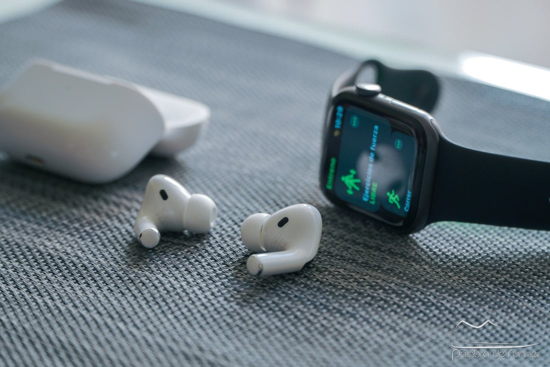 Apple AirPods Pro junto al Watch