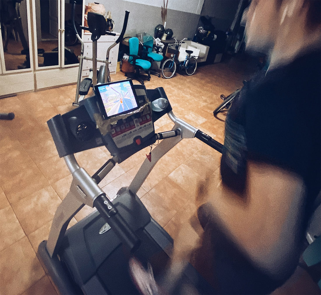 corriendo en zwift run con la cinta