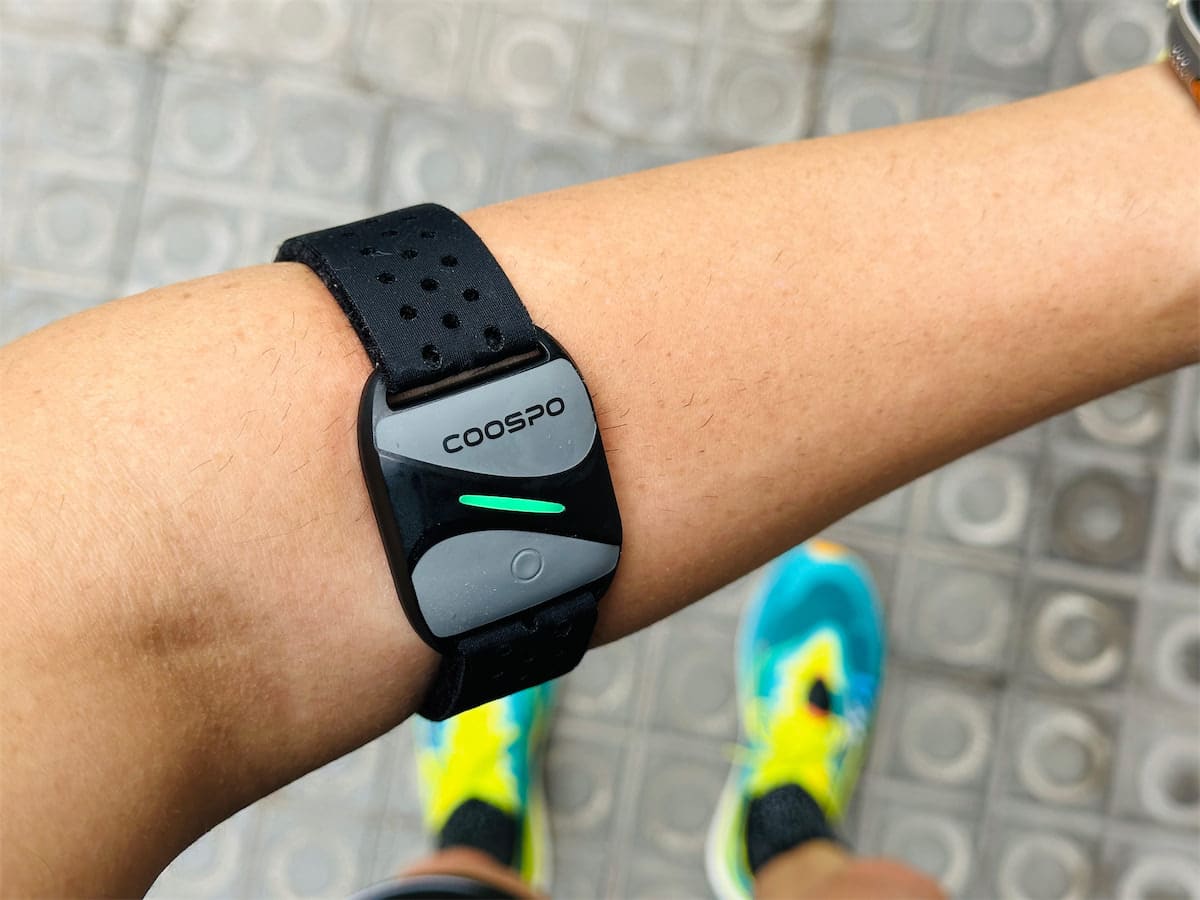 Banda frecuencia cardíaca de brazo con Bluetooth Flow Fitness al mejor  precio